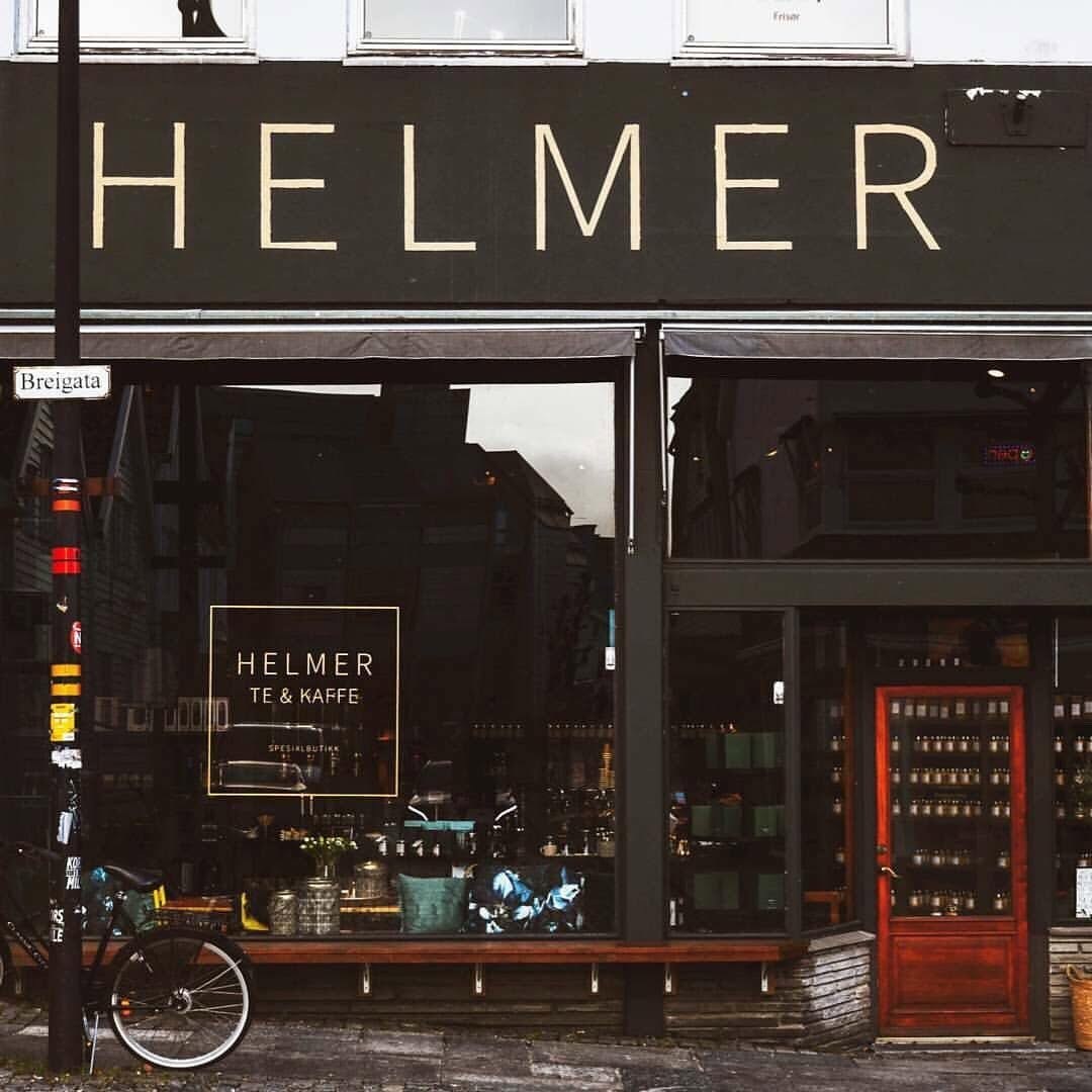 The storefront with the branded Helmer Te og Kaffe sign on Breigata