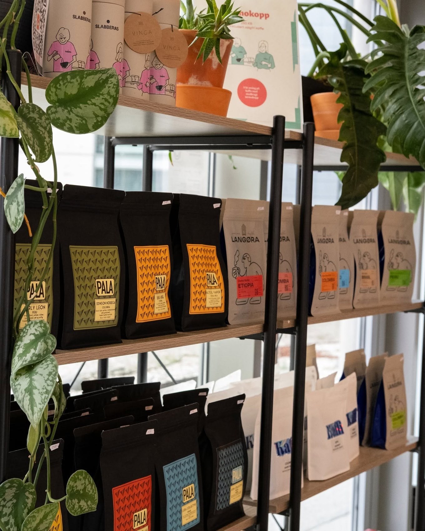 The retail shelf with bags from Pala, Langora and Kaffi at Slabberas